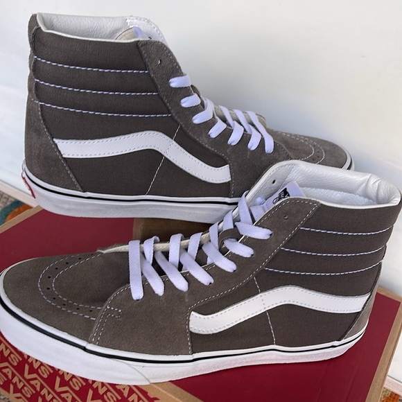 Vans Men’s Sk8-Hi
Color Theory Bungee Cord
VN000CMX9JC US
Sneakers - Picture 10 of 16